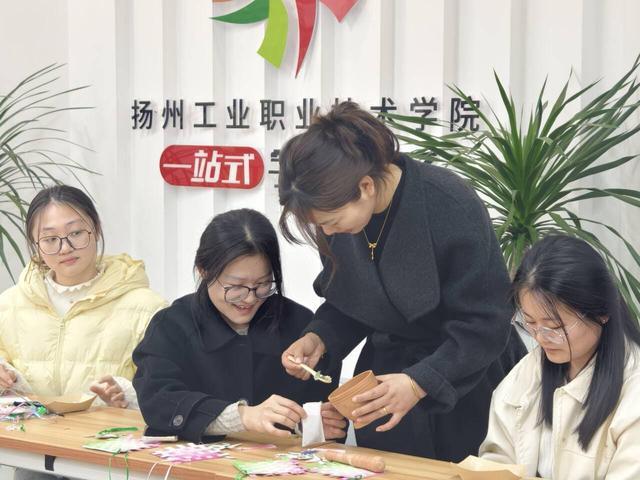  【思政创新】“一站式”社区如何重塑清明育新范式：扬工院红色教育与文化传承的实践方法论 新闻