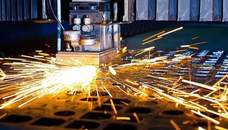  联想全线调价的无奈，杨元庆陷入利润与销量的艰难平衡；中国制造如何破局。 IT技术