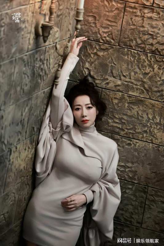  深层解密：红毯焦点背后的塑形逻辑与审美真相 娱乐新闻