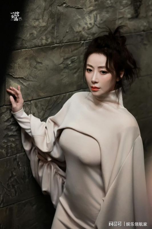  深层解密：红毯焦点背后的塑形逻辑与审美真相 娱乐新闻