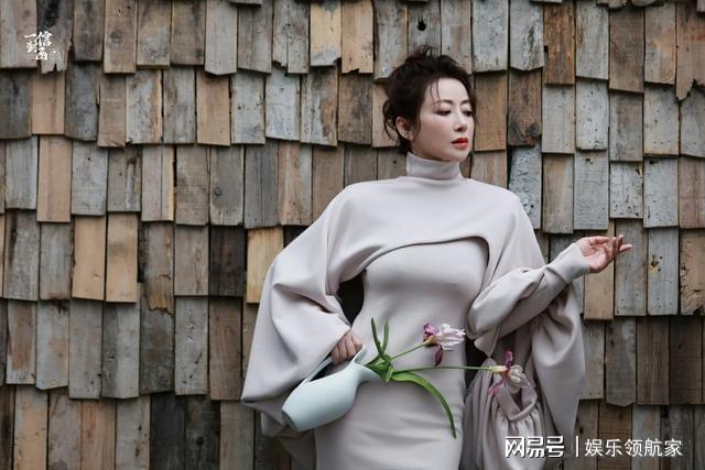  深层解密：红毯焦点背后的塑形逻辑与审美真相 娱乐新闻