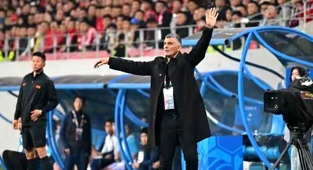  【战术解码】刘建业：中超最年轻少帅如何用务实哲学掀翻阿洛伊西兄弟 体育新闻