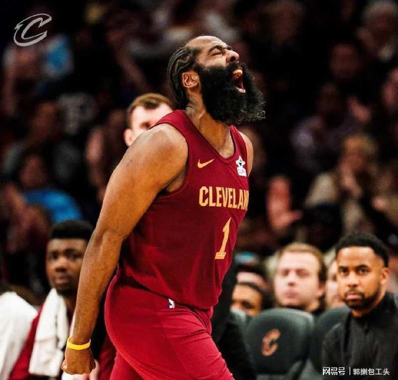  【战术拆解】骑士逆转背后的胜负手：詹姆斯·哈登的控场艺术 体育新闻