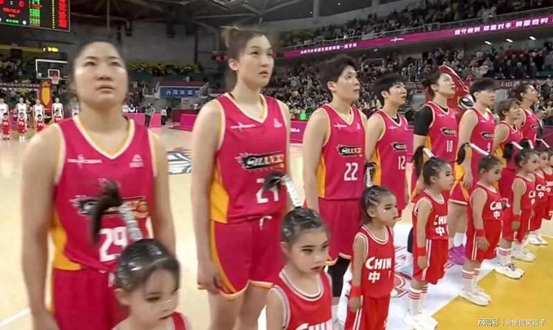 【战术深度】篮板统治与防守压制：山西女篮58-30大胜新疆的技术密钥 体育新闻
