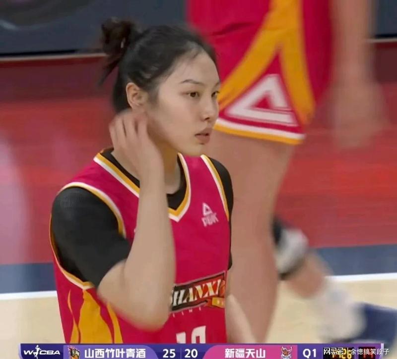  【战术深度】篮板统治与防守压制：山西女篮58-30大胜新疆的技术密钥 体育新闻