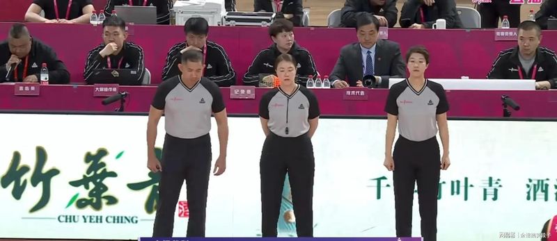  【战术深度】篮板统治与防守压制：山西女篮58-30大胜新疆的技术密钥 体育新闻