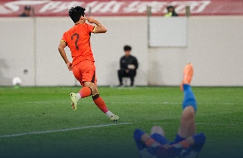  U23门将伤退背后：三大悍将复盘朝鲜节奏，数据揭示战术困局 体育新闻
